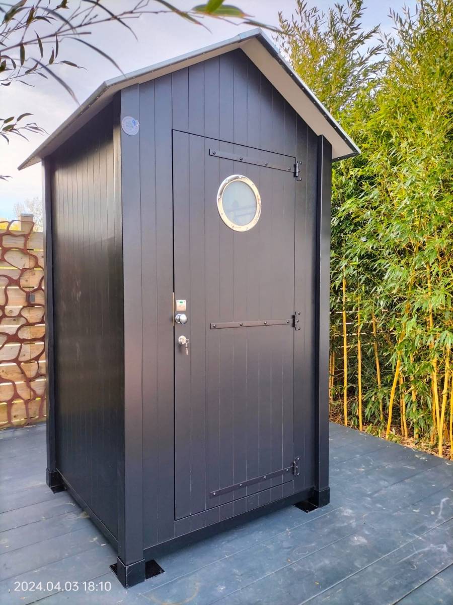 Cabine de plage en bois