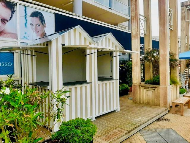 Cabine kiosque bar en bois facile à installer