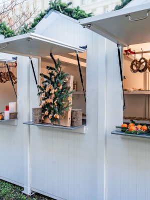 Des cabines de plage transformées en chalets de Noël Des cabines de plage transformées en chalets de Noël