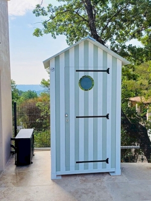 Réalisation d'une cabine de plage en bois Réalisation d'une cabine de plage en bois