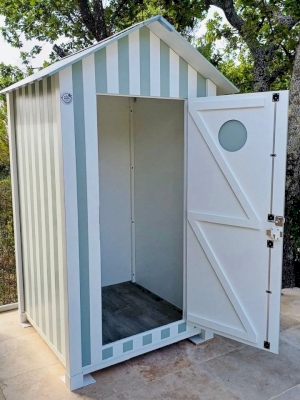 Réalisation d'une cabine de plage en bois 