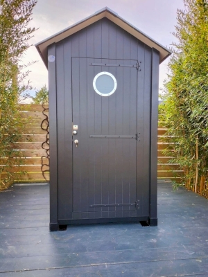 Où trouver une cabine de plage en bois en exposition ?