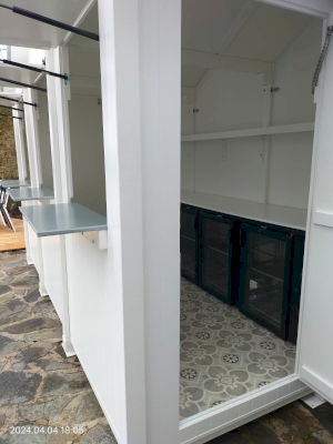Installation d’une cabine kiosque bar sur l’île de Groix