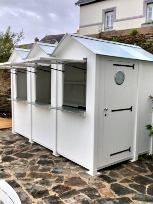 Installation d’une cabine kiosque bar sur l’île de Groix