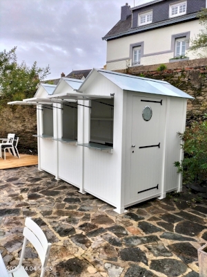 Installation d’une cabine kiosque bar sur l’île de Groix