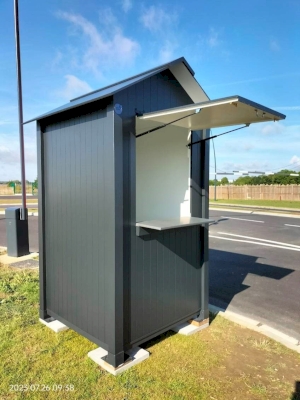 Installation d'une cabine simple avec ouverture kiosque Installation d'une cabine simple avec ouverture kiosque