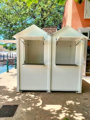 Location d’une cabine en bois double et demi pour un évènement 
