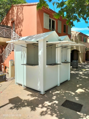 Location d’une cabine en bois double et demi pour un évènement 