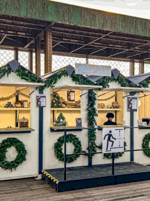 Des chalets de Noël au cœur d'un monument parisien mythique