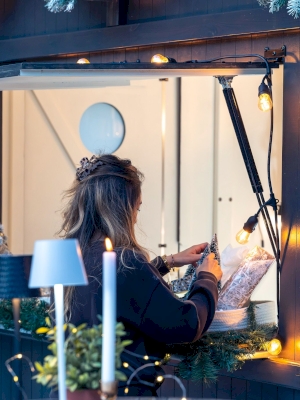 Chalets de Noël en bois – une solution clé en main pour vos événements