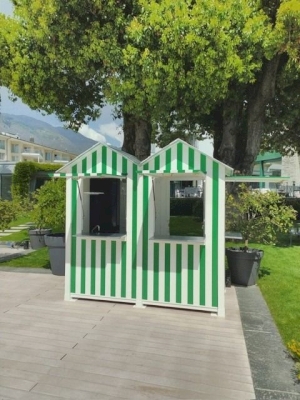 Une cabine en bois sur la terrasse de l'Eden Roc 