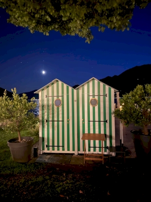 Une cabine en bois sur la terrasse de l'Eden Roc Une cabine en bois sur la terrasse de l'Eden Roc